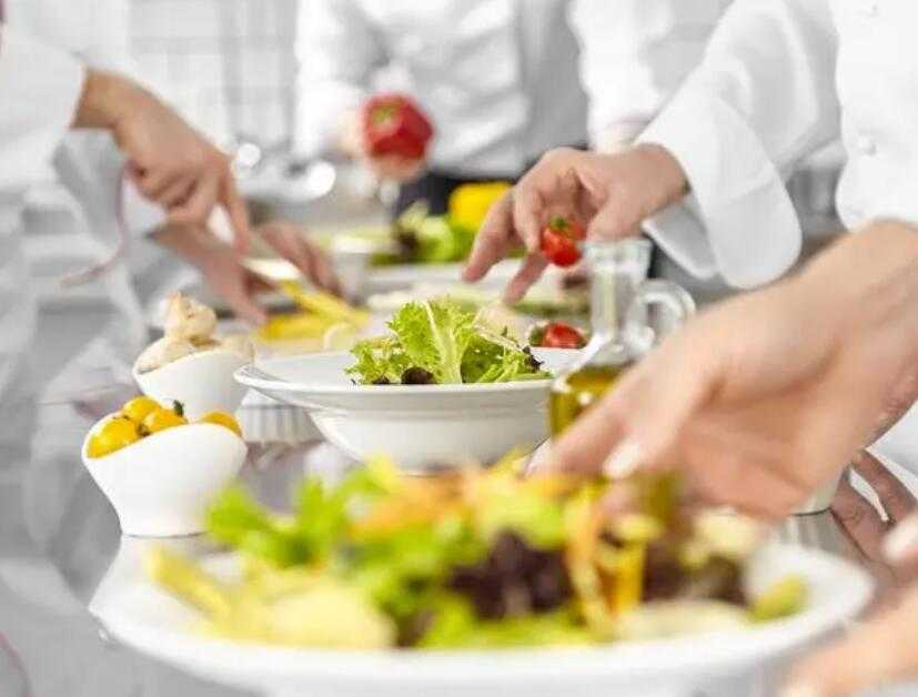 預(yù)制菜包裝機(jī)：提高效率、保持新鮮度的利器