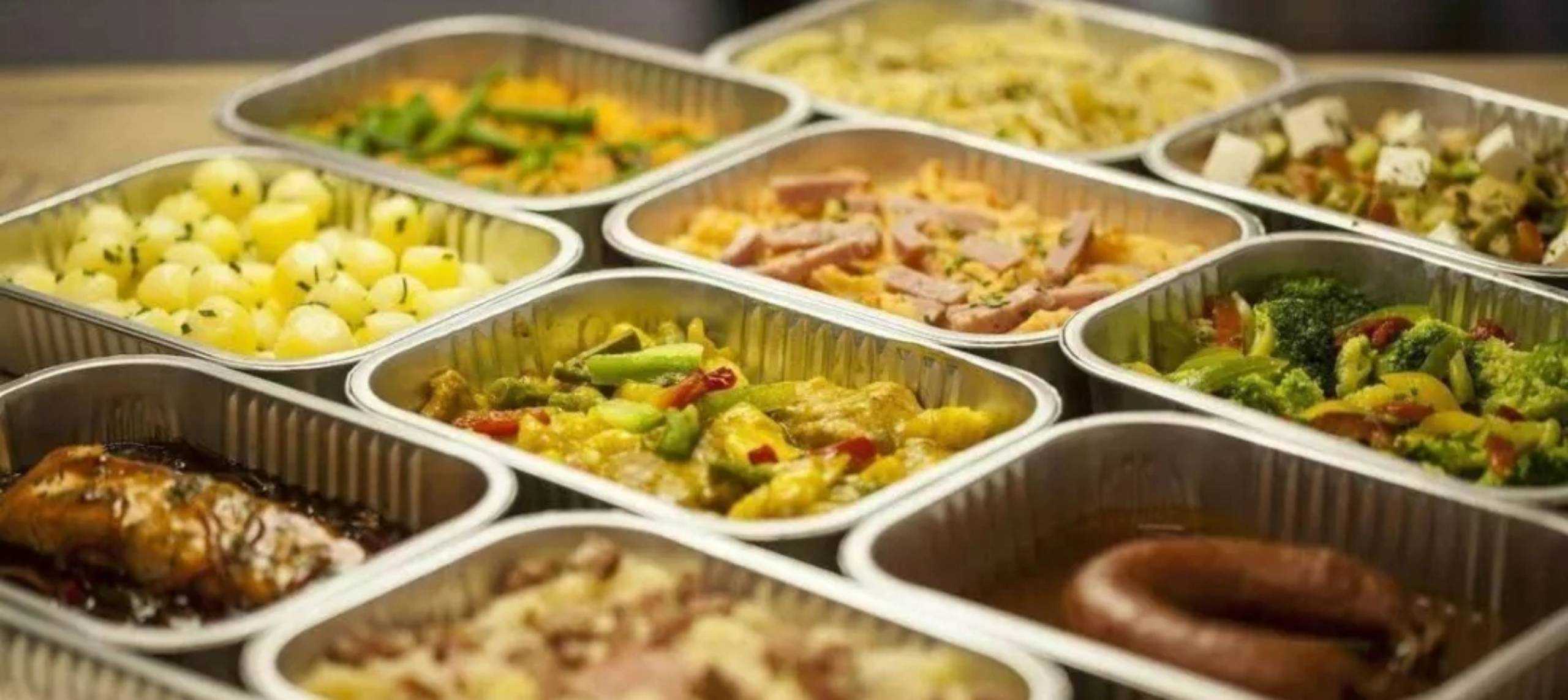 預(yù)制菜包裝機(jī)的優(yōu)點(diǎn)：高效、衛(wèi)生和一致性