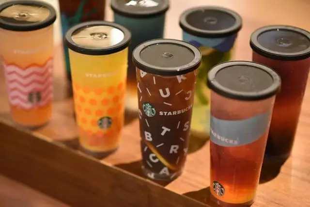 冰球革命，高效生產(chǎn)：大型杯裝冰球包裝設(shè)備助力飲料企業(yè)創(chuàng)新升級