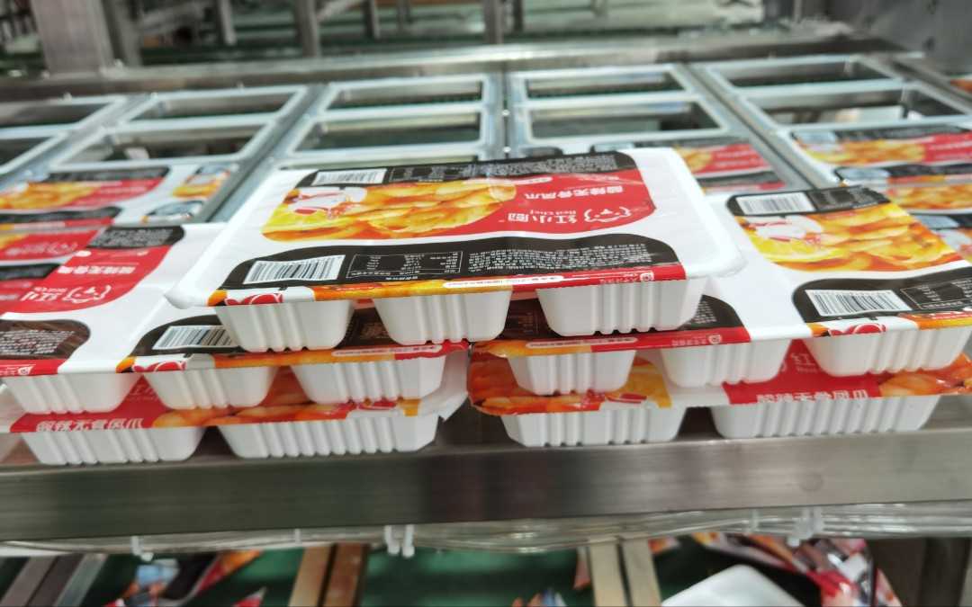 引領(lǐng)快餐新風(fēng)尚，呂工機(jī)械盒飯封口包裝機(jī)——效率與品質(zhì)的雙重飛躍