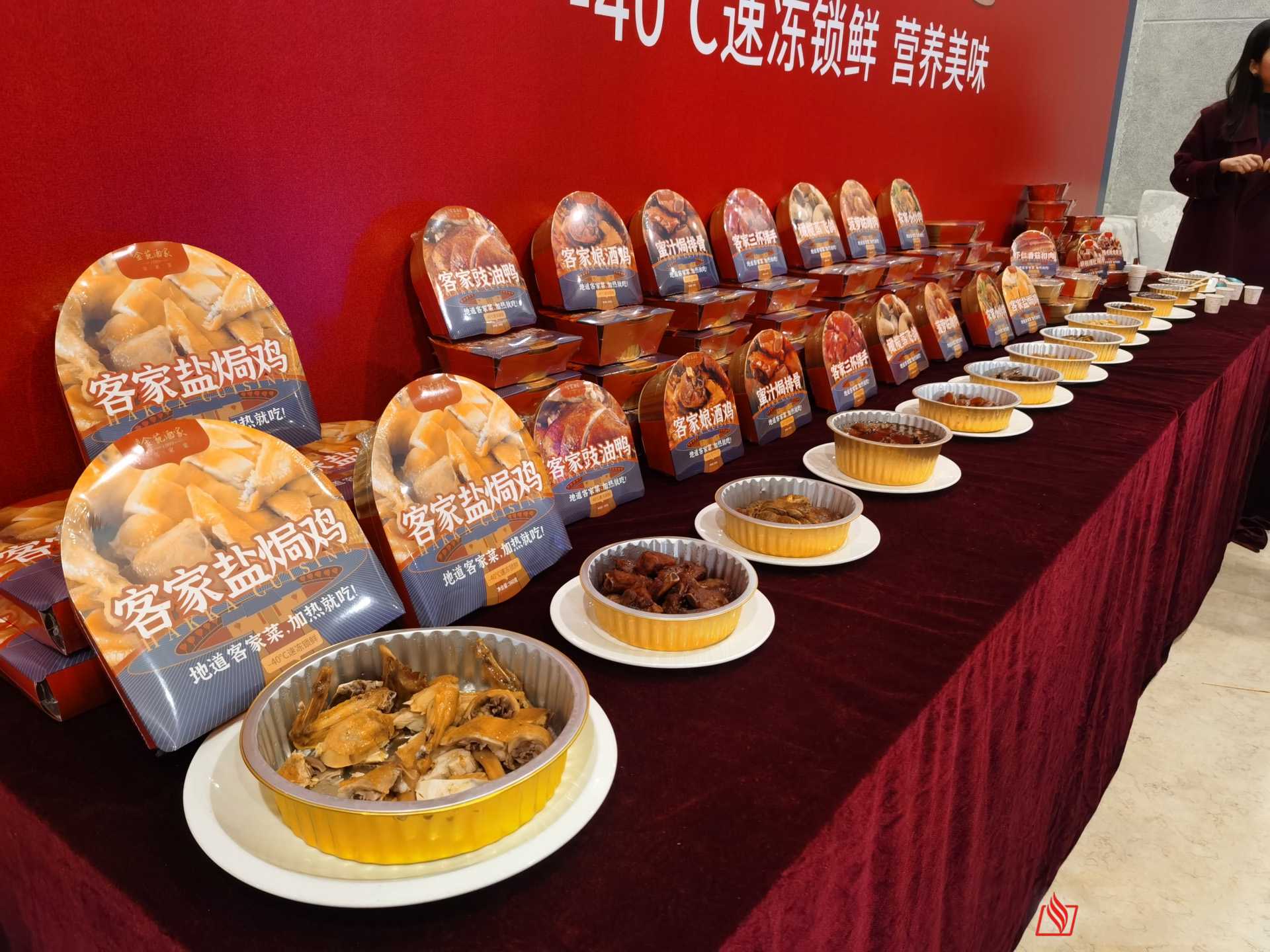 預(yù)制菜鎖鮮革命！一臺(tái) “會(huì)呼吸” 的包裝機(jī)如何讓料理包媲美現(xiàn)做？