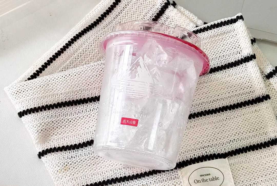 專為量產(chǎn)而生！呂工機(jī)械推出柔性化全自動(dòng)食用冰杯灌裝系統(tǒng)