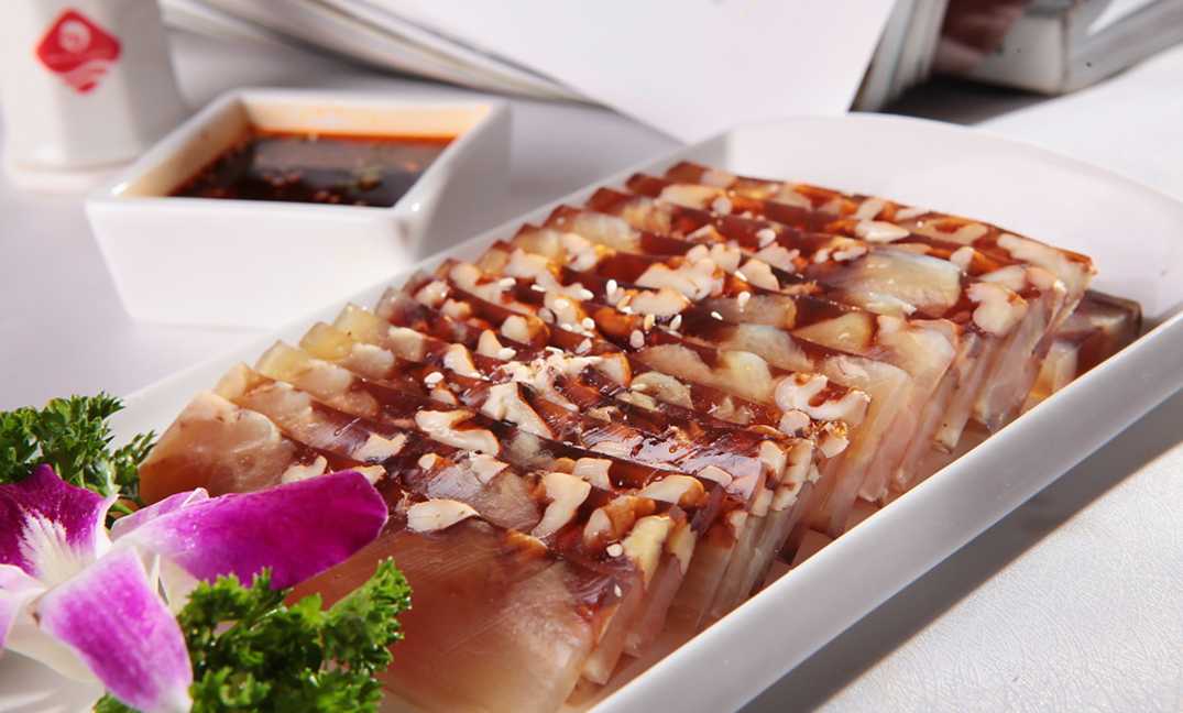 呂工機(jī)械皮凍灌裝生產(chǎn)線 助力傳統(tǒng)美食規(guī)?；慨a(chǎn)