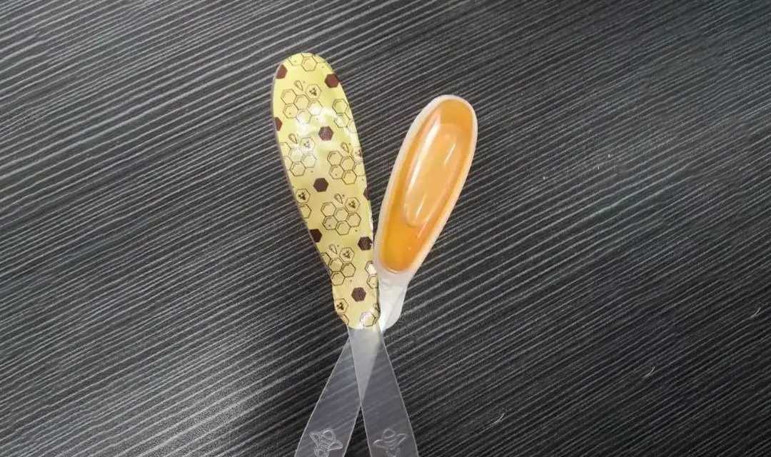 全自動化高效作業(yè) 呂工機(jī)械勺子蜂蜜灌裝封口機(jī) 精準(zhǔn)灌裝·密封無憂