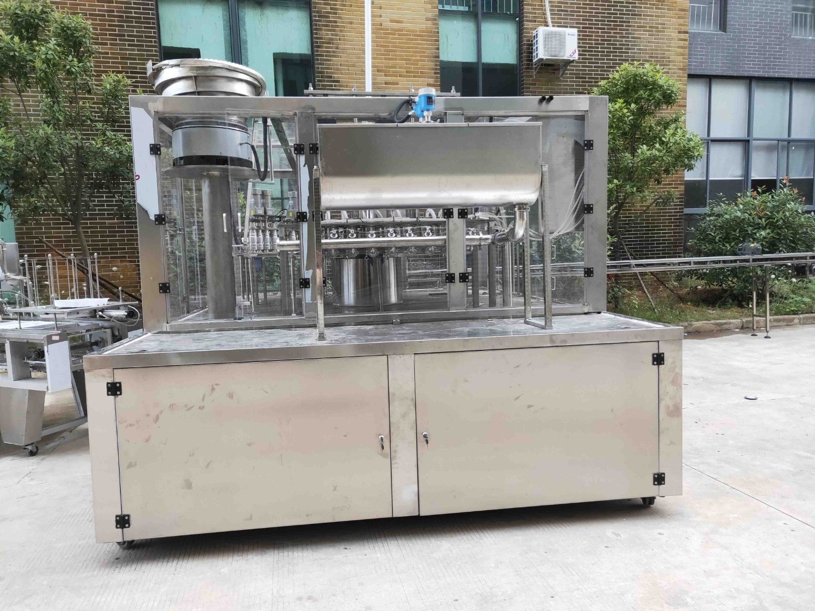 1722936110136624.jpg LG-900 斜嘴袋灌裝旋蓋機.jpg