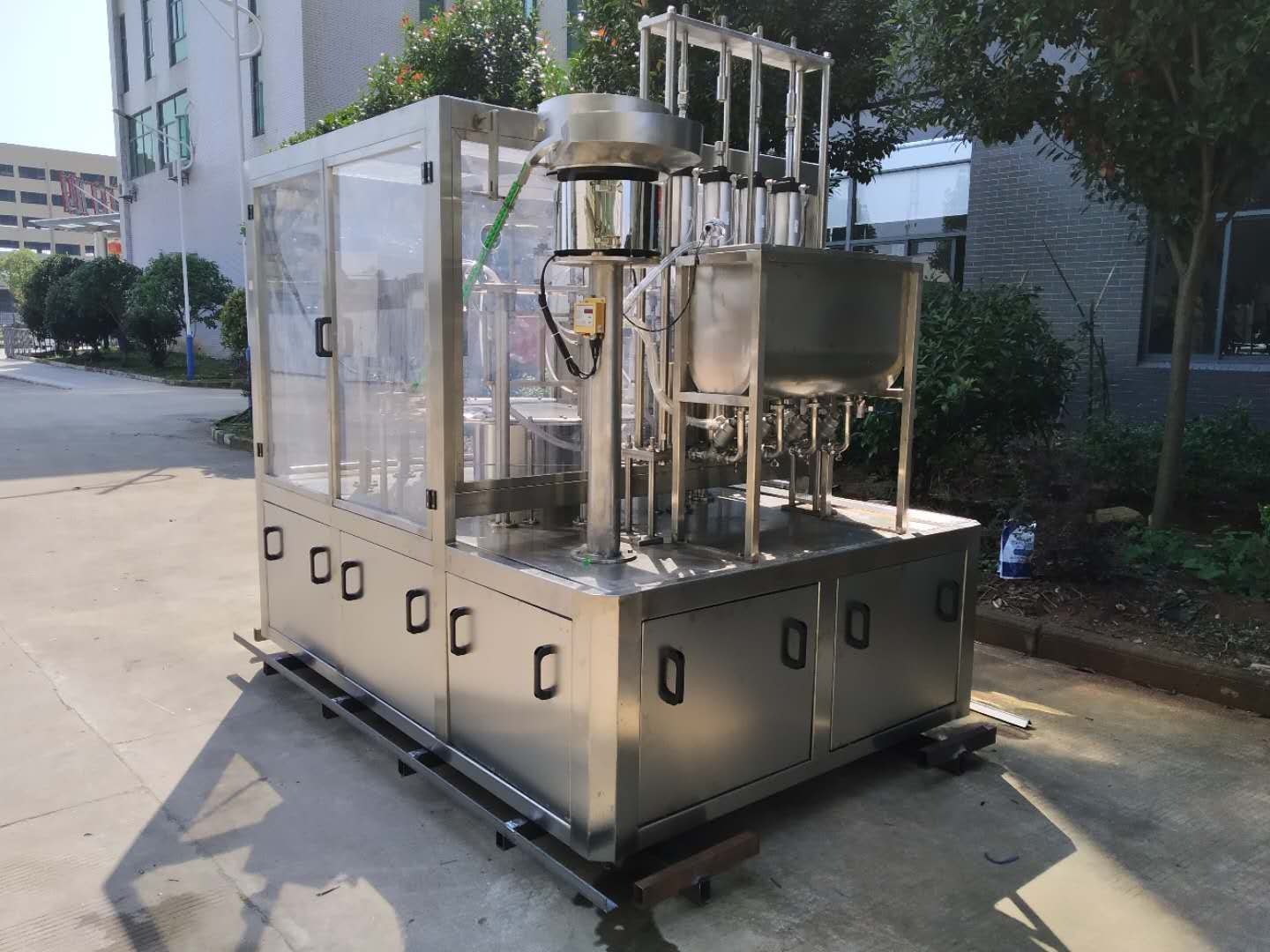 1745553463906241.jpg LG-200 吸嘴袋灌裝旋蓋機.jpg