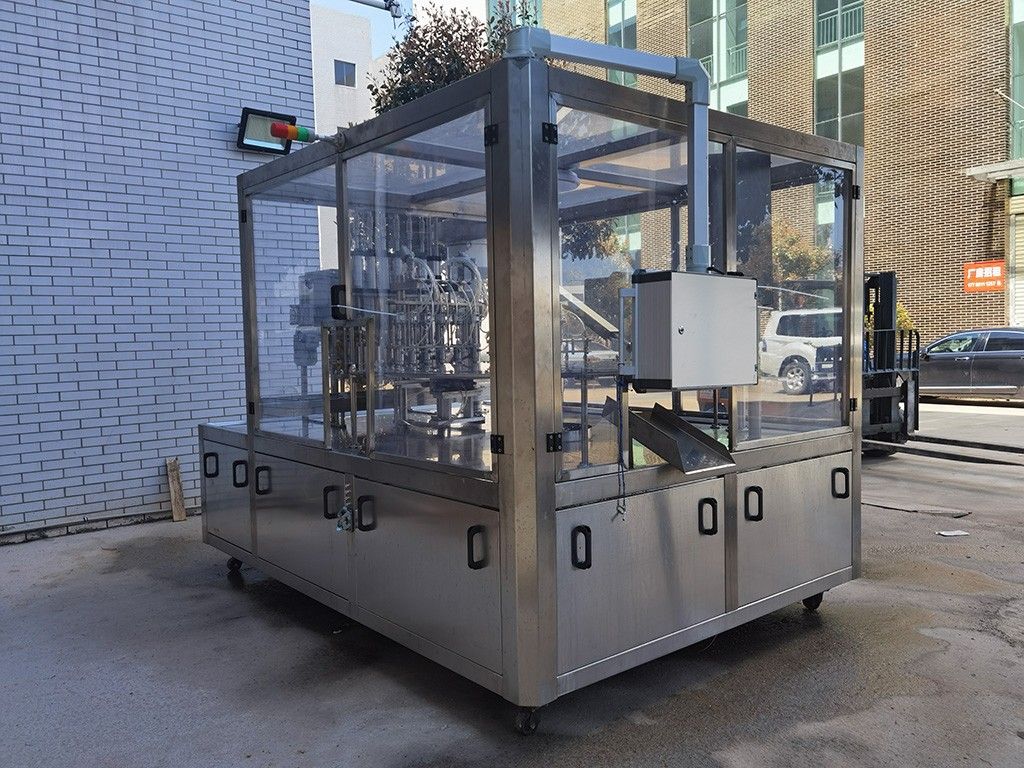 LG-620 斜嘴袋灌裝旋蓋機(jī)（?。?jpg